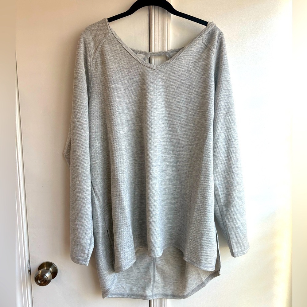 Zella Light Gray Long Sleeve V-Neck Pullover